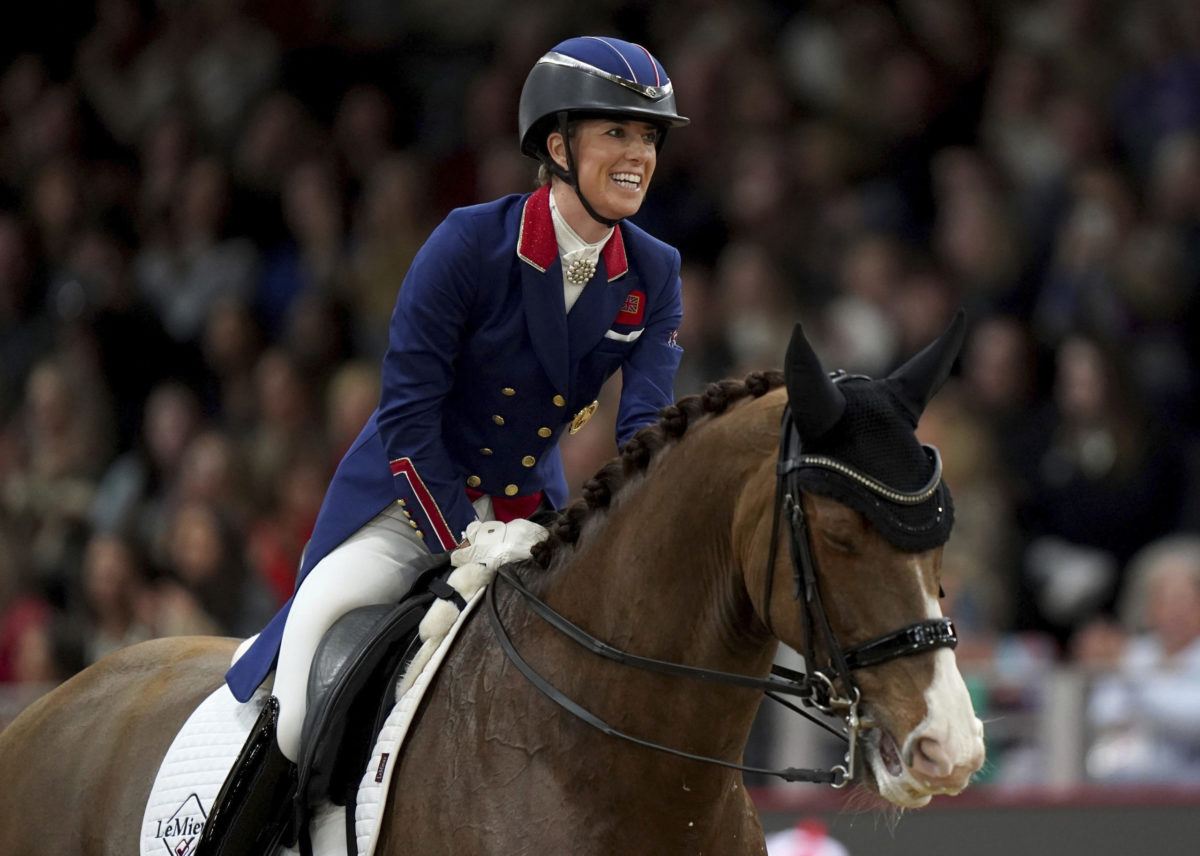 Jazdeckú legendu Dujardinovú vyšetruje medzinárodná federácia, po videu s možným týraním koní sa odhlásila z olympiády