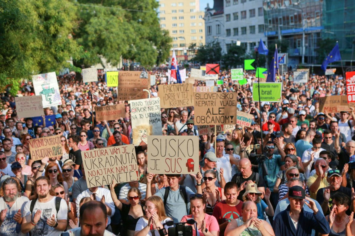 Slovensko nepatrí vláde, na protest v Bratislave prišlo približne 18-tisíc ľudí (foto)