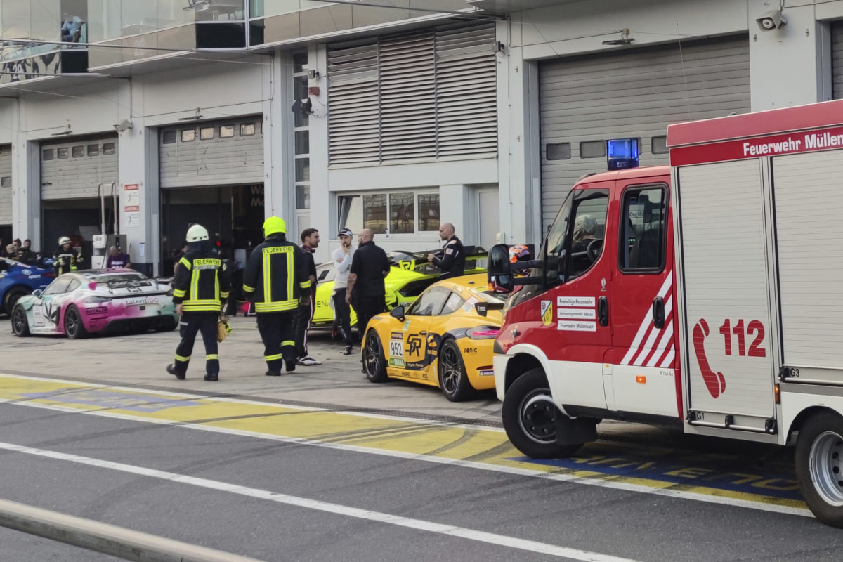 Výbuch na pretekárskom okruhu Nürburgring zranil 22 ľudí, podľa polície explodovala nádoba so stlačeným vzduchom