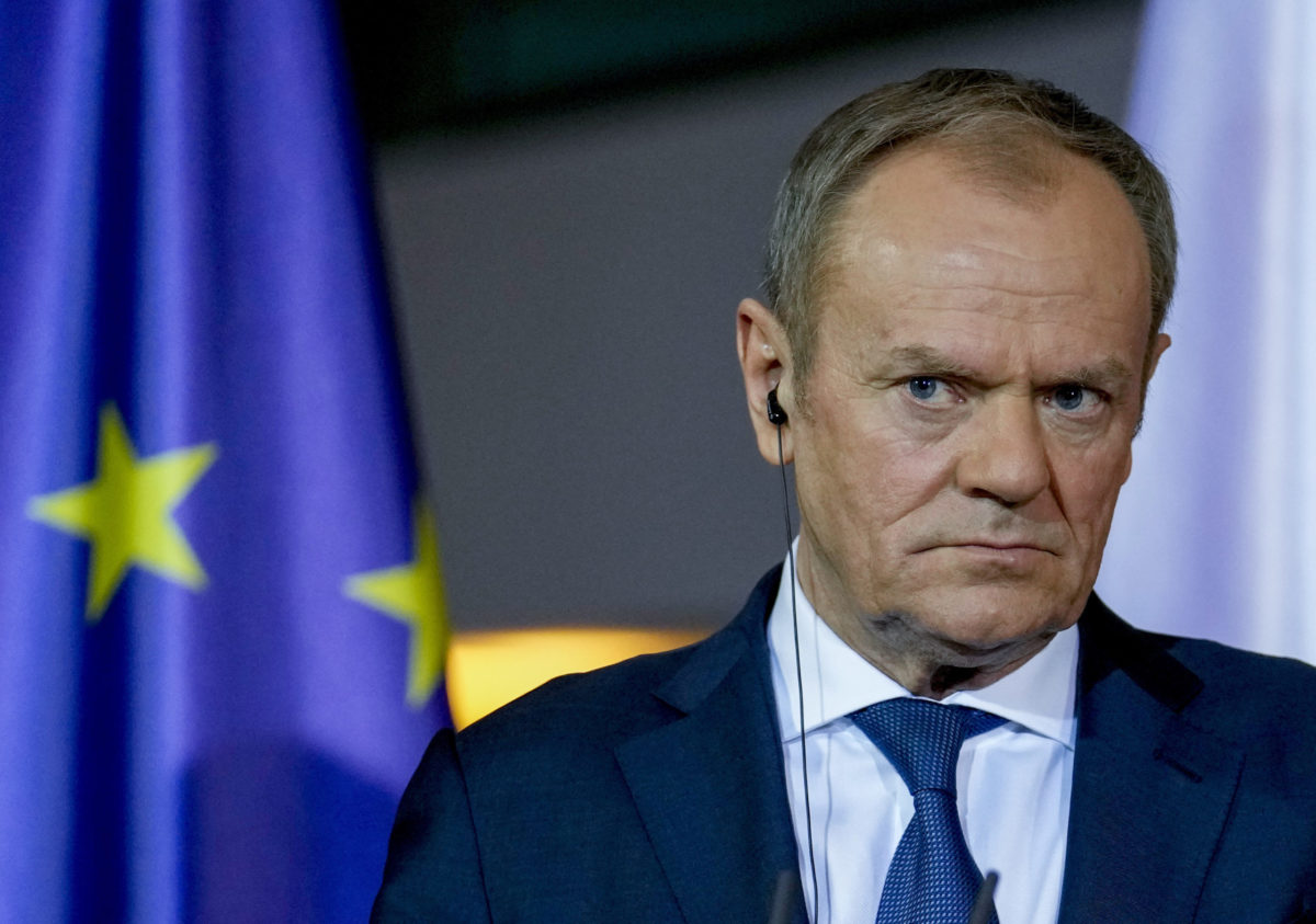 Poľský premiér Tusk plánuje dočasne pozastaviť právo na azyl, podľa jeho slov ho zneužívajú Rusko a Bielorusko