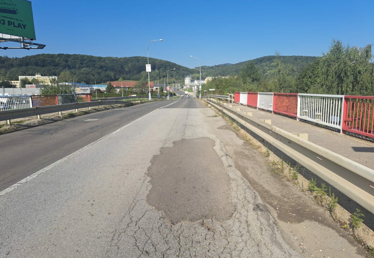 Banská Bystrica uzavrela Kremničiansky most ponad rýchlostnú cestu R1, hrozí mu kolaps (foto)