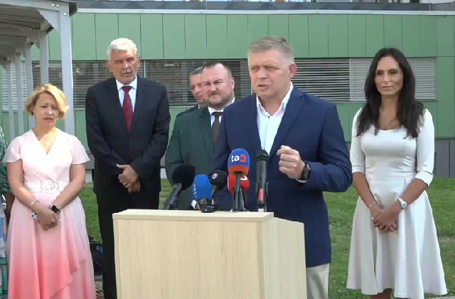 Fico a Dolinková navštívili aj nemocnicu v Poprade, rekonštrukčné práce tu prebiehajú podľa harmonogramu (video)