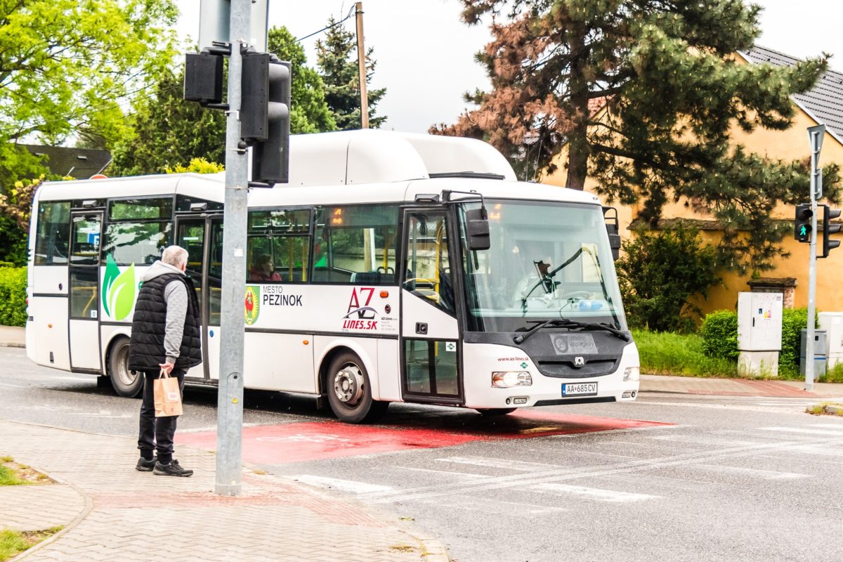 Mestská autobusová doprava v Pezinku bude zadarmo, benefit schválili miestni poslanci (foto)