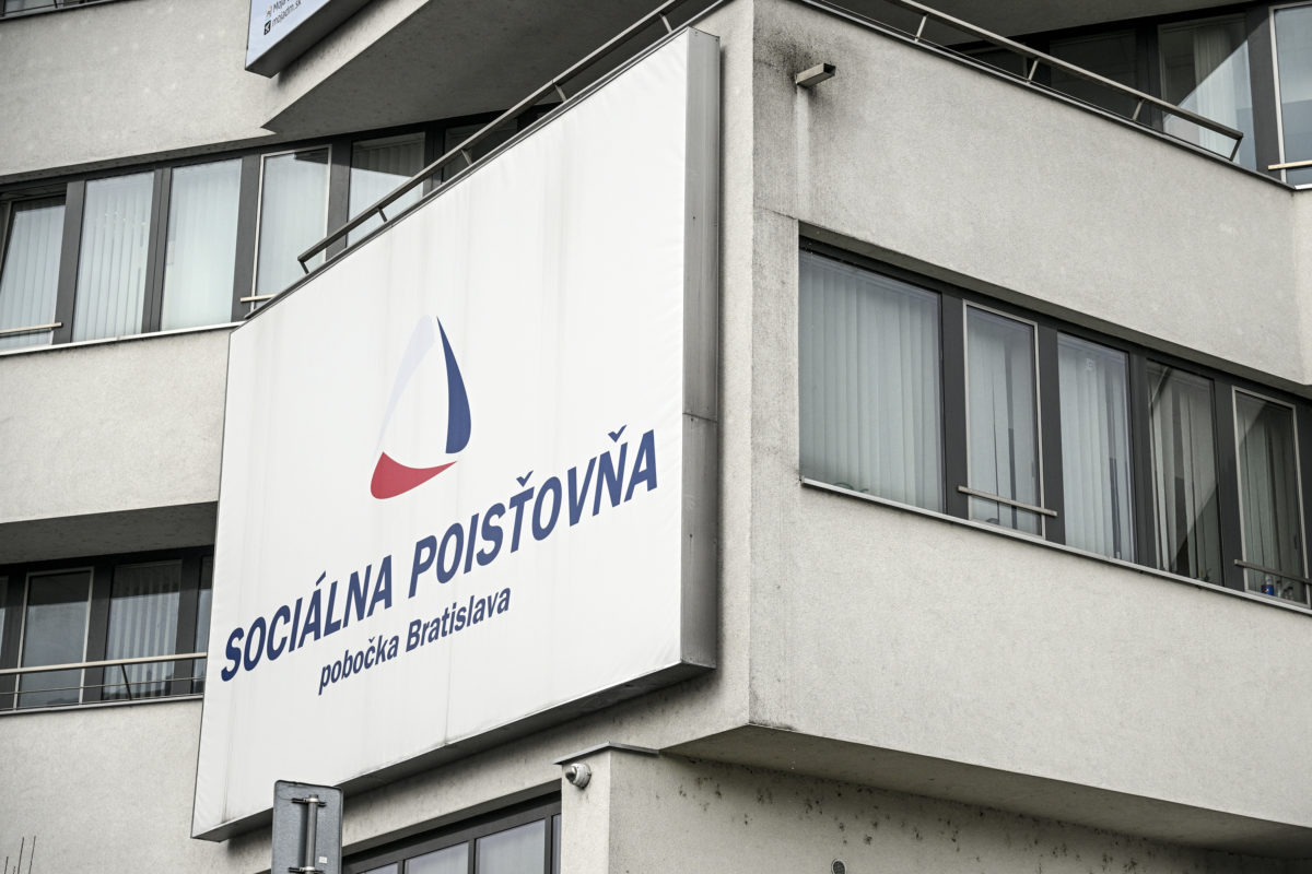 Sociálna poisťovňa by mala dostať zo štátneho rozpočtu 2,7 miliardy eur, plánuje zvýšiť aj počet zamestnancov