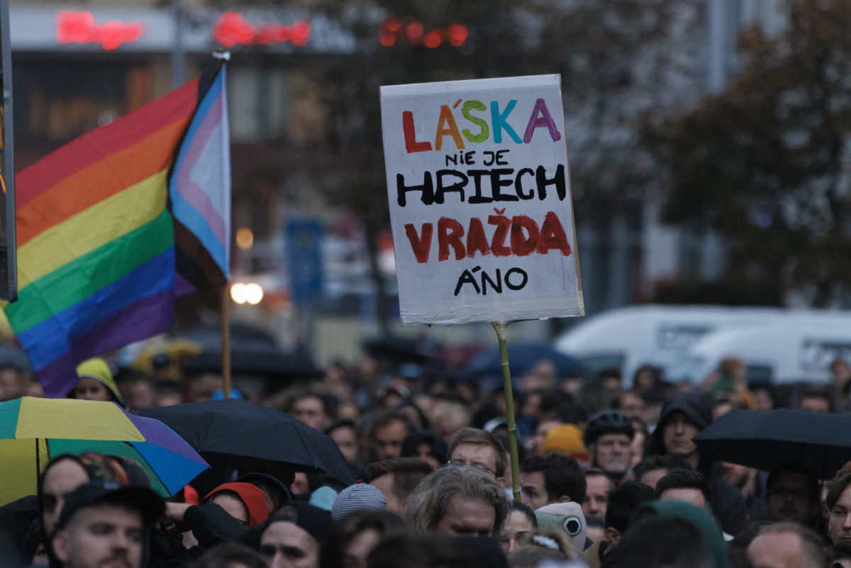 Vražda na Zámockej sa nestala mementom toho, aby prestali útoky na LGBTI+ komunitu, vyhlásilo Slovenské protifašistické hnutie