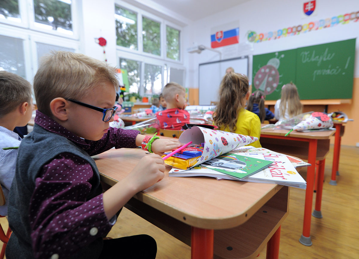 Základná škola vo Vajnoroch je zrekonštruovaná, Dňa otvorených dverí sa zúčastnil aj Drucker