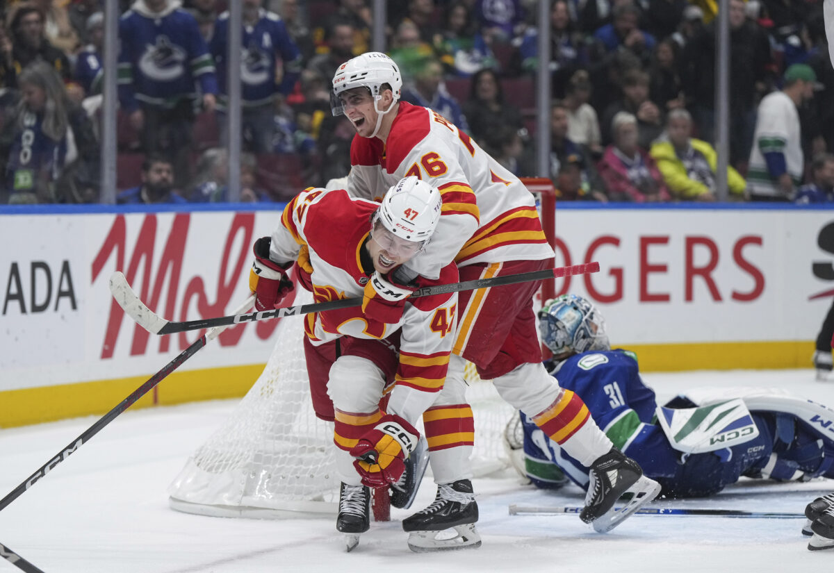 Pospíšil strelil gól a na ďalší prihral, Honzek debutoval v NHL (video)