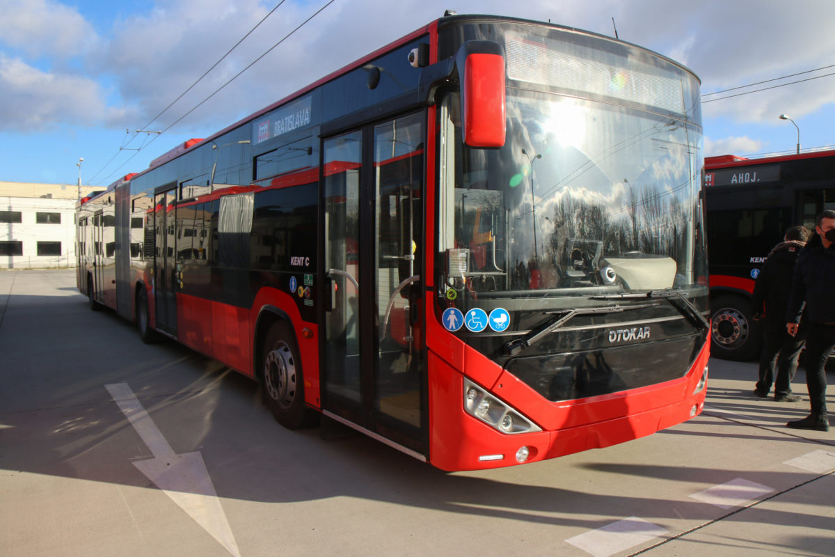 Dopravný podnik Bratislava obstaráva 240 nových kĺbových autobusov, spĺňať majú najprísnejšie ekologické normy