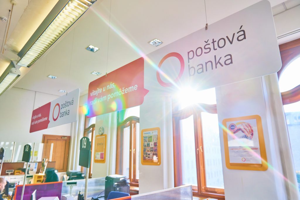 Poštová banka od decembra zvyšuje poplatky za bankové služby