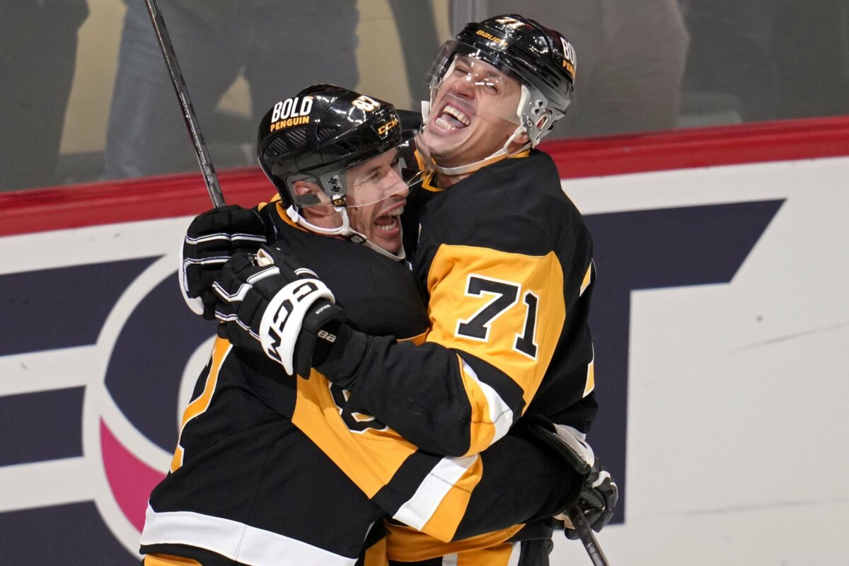 Veľký večer hrajúcich legiend Pittsburghu. Crosby prekonal hranicu 1 600 bodov a Malkin 500 gólov (video+foto)