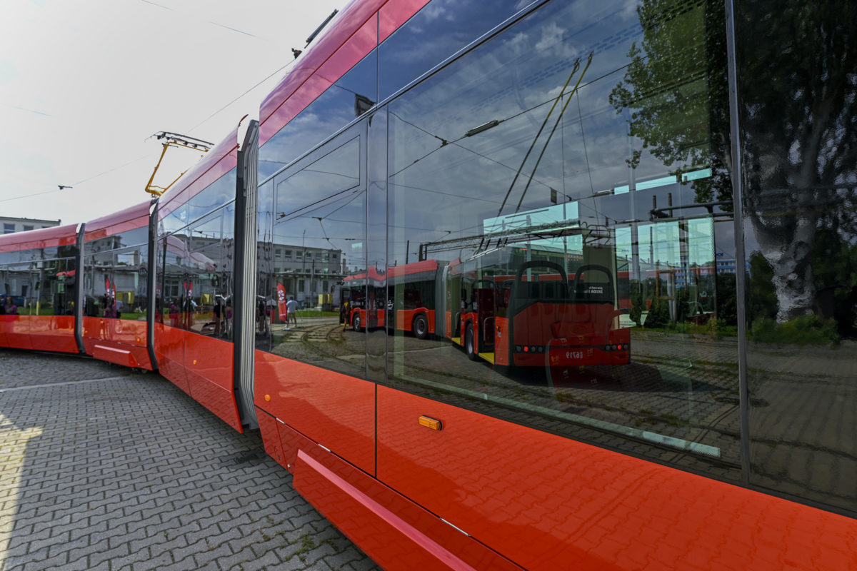 Dopravný podnik Bratislava vyhlásil verejné obstarávanie na 49-metrové električky, chce zvýšiť kapacitu na najvyťaženejších tratiach