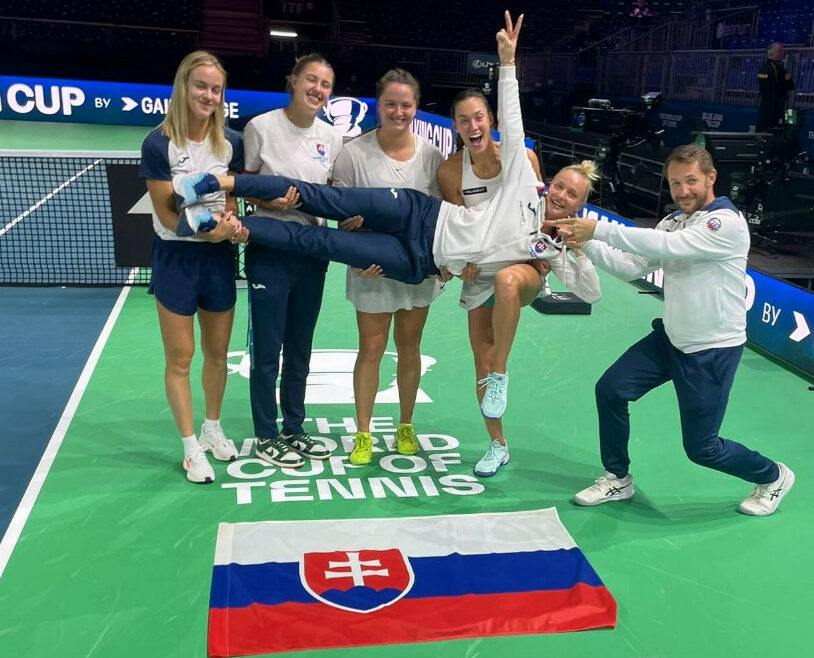 Pozícia trpaslíka nám sedí, Slovenky idú zdolať aj Talianky. Účasť vo finále nestačí, tenistky sa dívajú len na víťaznú trofej (video+foto)