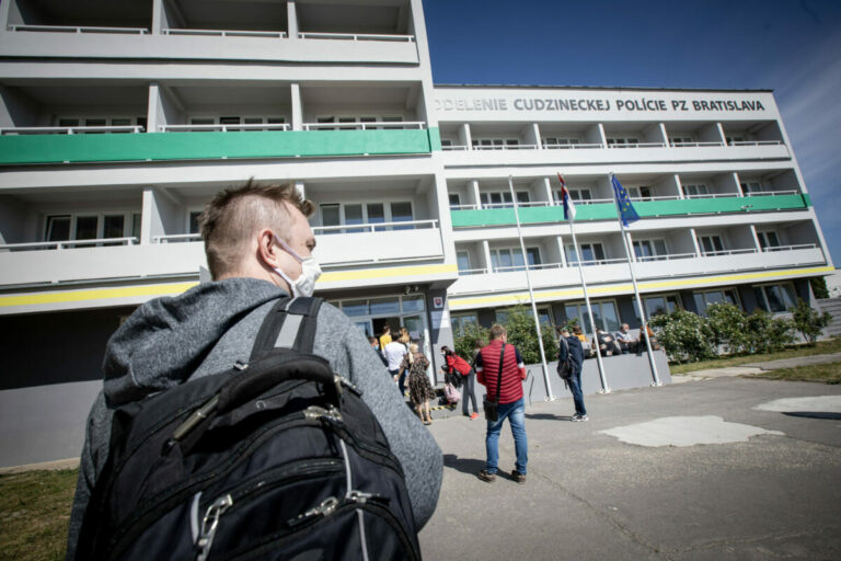 Policajný zbor opätovne otvára stránkové pracoviská cudzineckej polície bez objednania