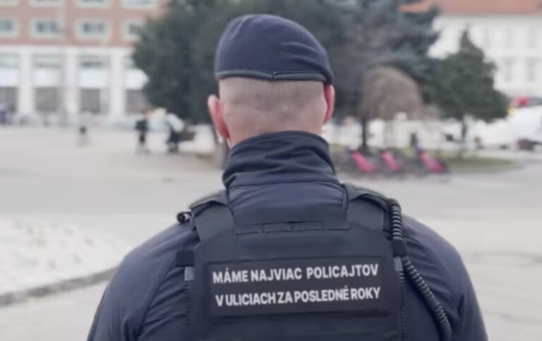 Bezpečnosť na prvom mieste. V uliciach Bratislavy hliadkuje rekordný počet mestských policajtov – VIDEO