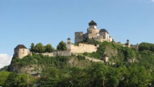 Turistov stále lákajú slovenské hrady aj kúpele. Trenčiansky kraj hlási úspech v ich návštevnosti