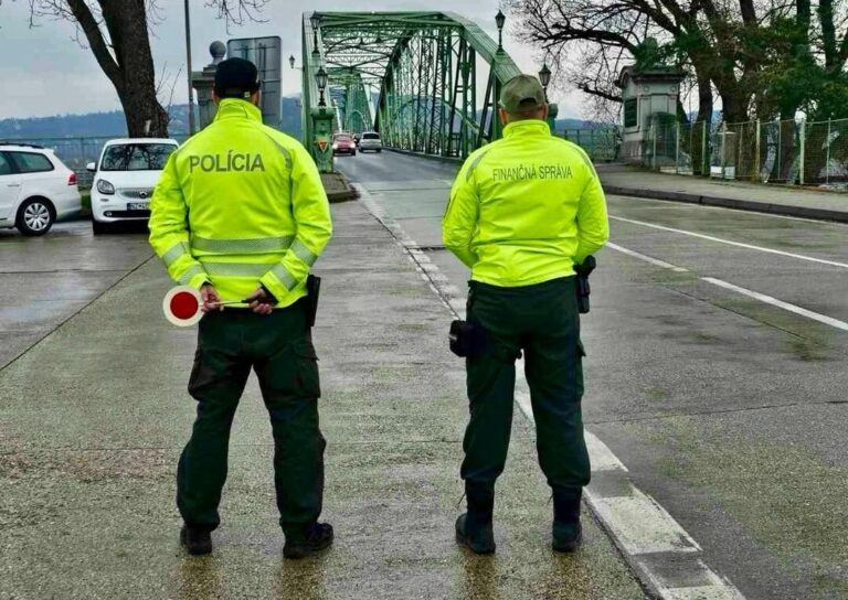 Prísne kontroly na hraniciach pokračujú, polícia riešila už sedem prípadov prepravy zvierat – FOTO