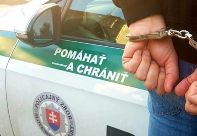 Policajti chytili mladého útočníka, ktorý v Piešťanoch zbil teleskopickou tyčou 18-ročného Tomáša