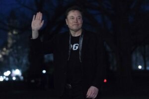 Musk sľúbil, že napriek sporu s Kyjevom Starlink Ukrajine nevypne